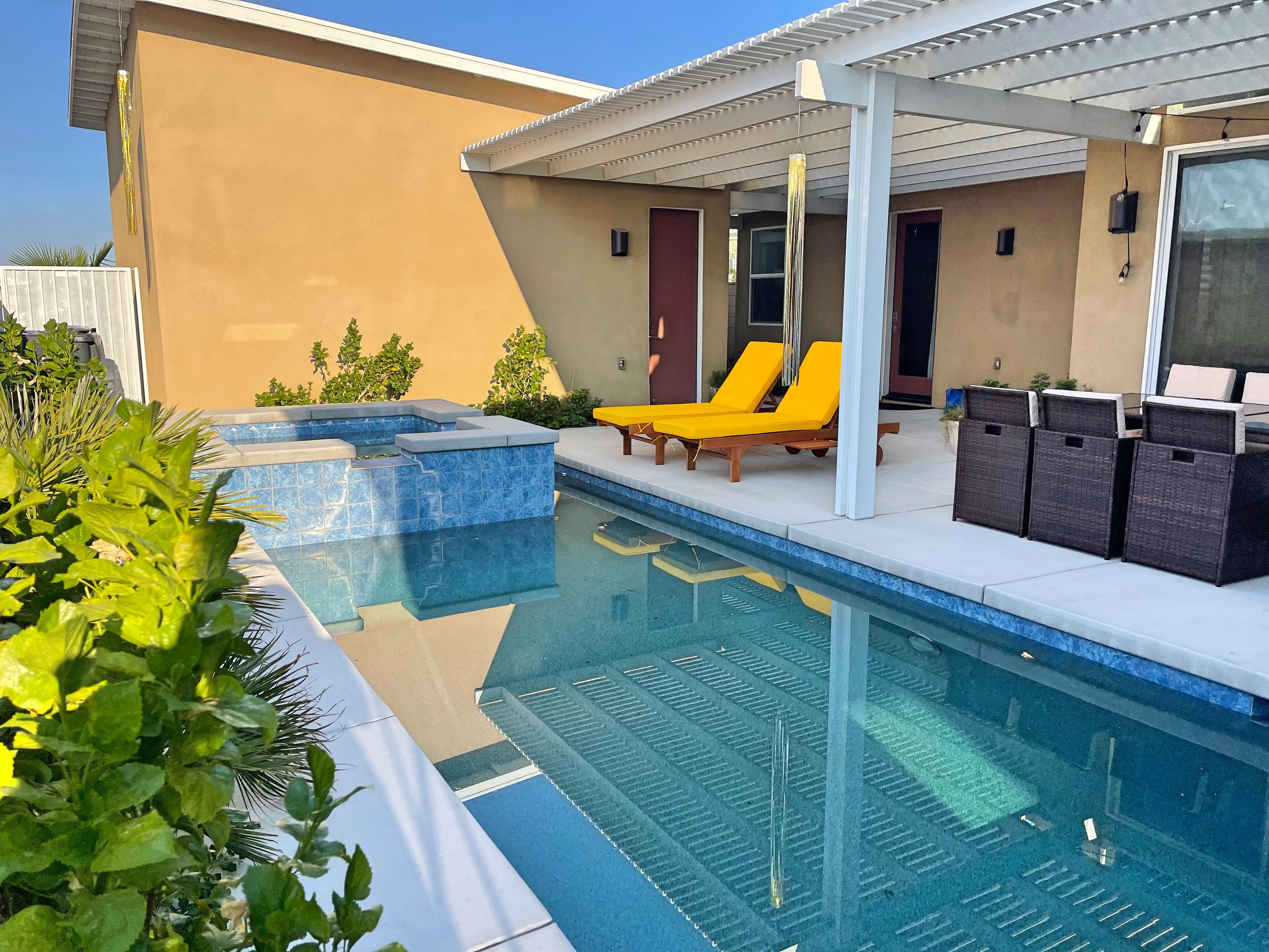 NEW LISTING! Charming 3 bedroom 3 Bathroom Modern house