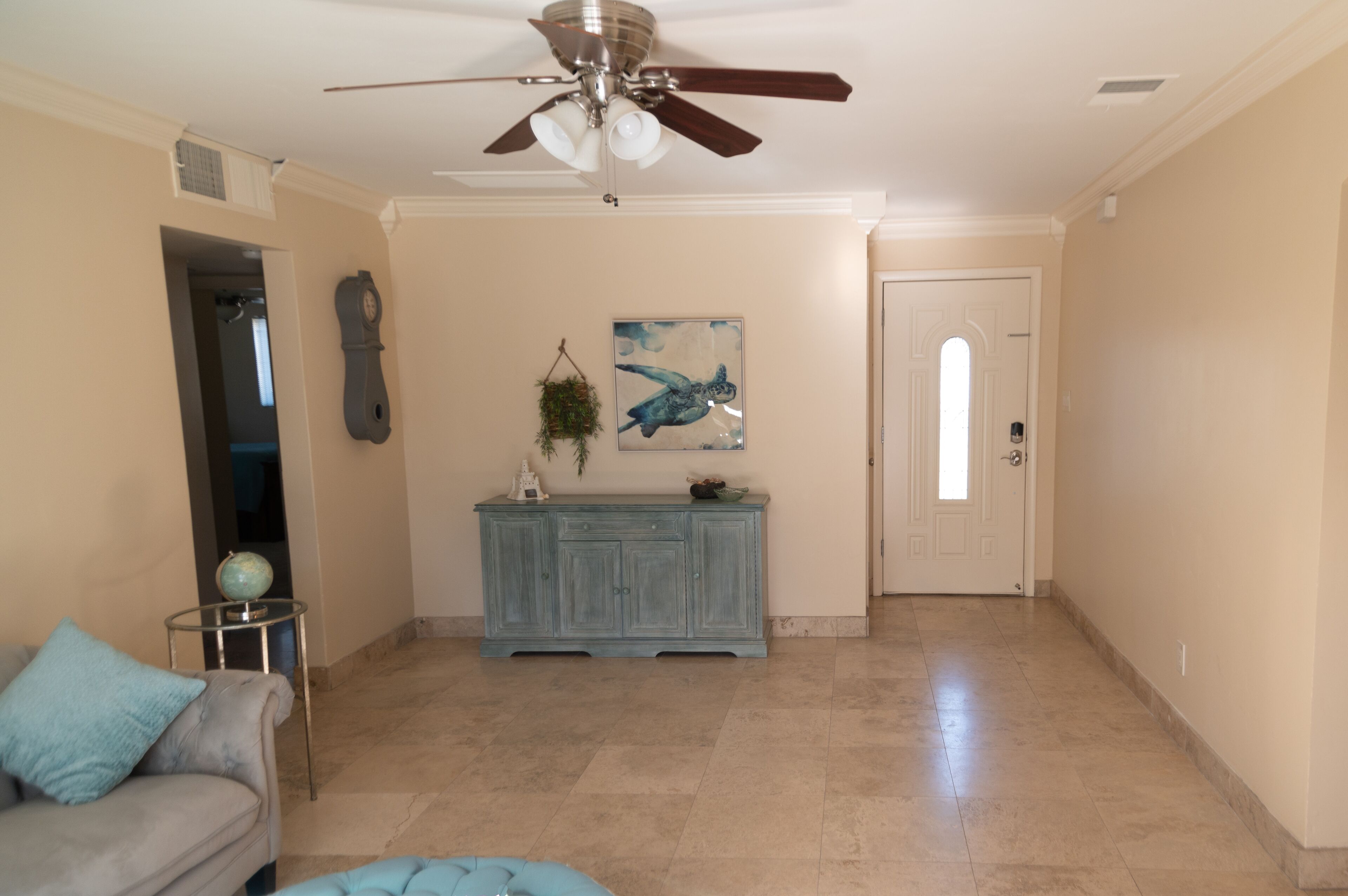 智能电视、壁炉、办公室