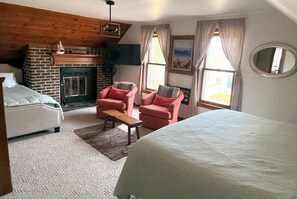 2 bedrooms, travel cot, free WiFi, bed sheets