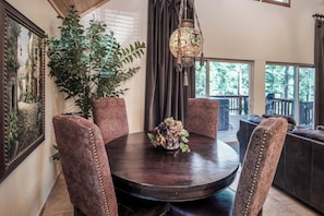 Studio (3 Bedrooms) | Property amenity