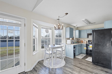 Fridge, microwave, oven, stovetop. Cozy Home for Entire Family