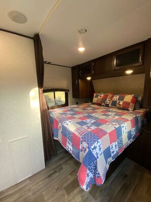 1 bedroom, desk, iron/ironing board, WiFi