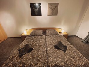 3 bedrooms, iron/ironing board, free WiFi, bed sheets