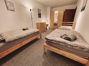 3 chambres, fer et planche à repasser, accès au Wi-Fi (inclus)