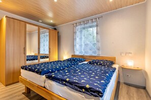 1 habitación, tabla de planchar con plancha, wifi gratis y ropa de cama 