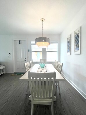 Dining - Amazing Sombrero Beach house-Pool, Kayaks, Bikes & More, great vacation home! (Marathon)