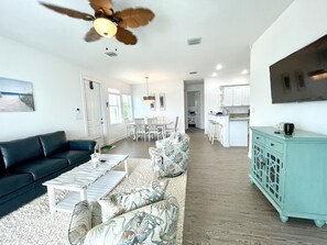 Smart TV - Amazing Sombrero Beach house-Pool, Kayaks, Bikes & More, great vacation home! (Marathon)