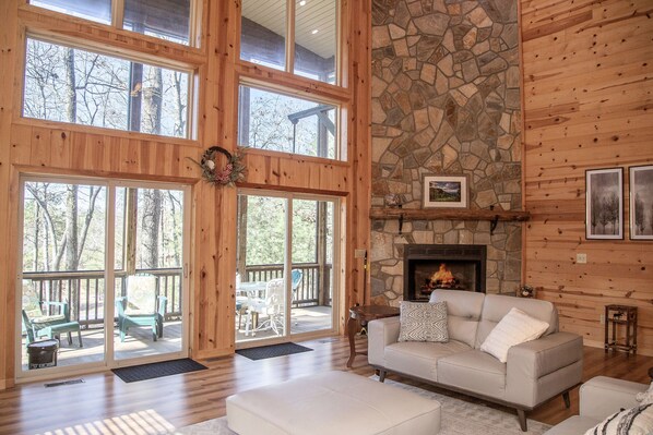 Smart-TV, Kamin, Arbeitsbereiche, Computerbildschirme