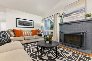 Unclassified image, 4 of 48, button - Captivating and Charming Retreat, Game Rooms, Pool Table, Pop a Shot, Foosball, 20 Min to Portland (West Linn)