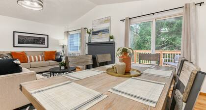 Captivating and Charming Retreat, Game Rooms, Pool Table, Pop a Shot, Foosball, 20 Min to Portland