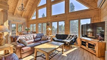 TV, fireplace, Netflix, Hulu