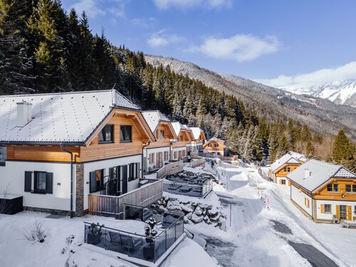 Luxury chalet with hottub, sauna and 4 terraces