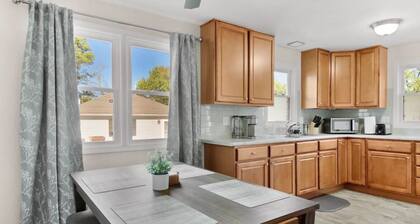 Esser · 4Bed Charmer in Central Washington/East Peoria