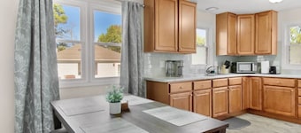 Esser · 4Bed Charmer in Central Washington/East Peoria