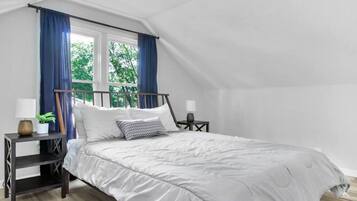 4 bedrooms, desk, iron/ironing board, WiFi