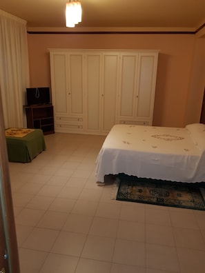 1 bedroom, in-room safe, desk, iron/ironing board - Appartamentino TERINA (Santa Eufemia Lamezia)