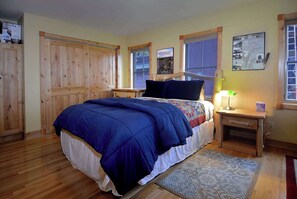 2 bedrooms, desk, iron/ironing board, travel crib - The Poppy,  Fantastic Elk Ave Location!!! (Crested Butte)
