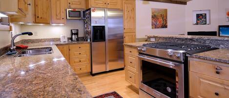 雪櫃、微波爐、焗爐、爐具