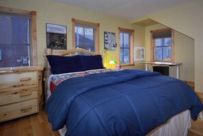 2 bedrooms, desk, iron/ironing board, travel crib