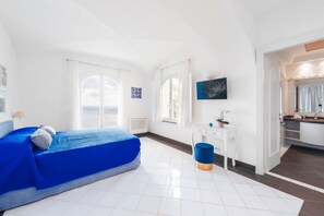 3 bedrooms, in-room safe, iron/ironing board, travel crib