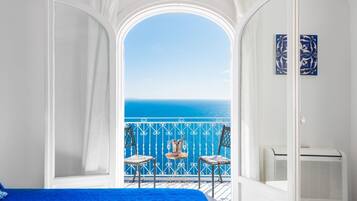 3 chambres, coffres-forts dans les chambres, fer et planche à repasser