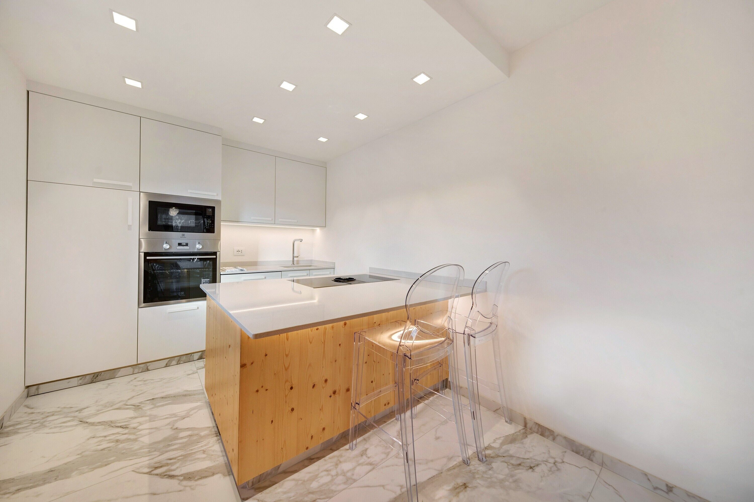 Geladeira, micro-ondas, fogão, cooktop