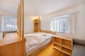 3 bedrooms, free WiFi, bed sheets - Apartment "Roda A Parte" with Mountain View, Wi-Fi & Garden (Vigo di Fassa)