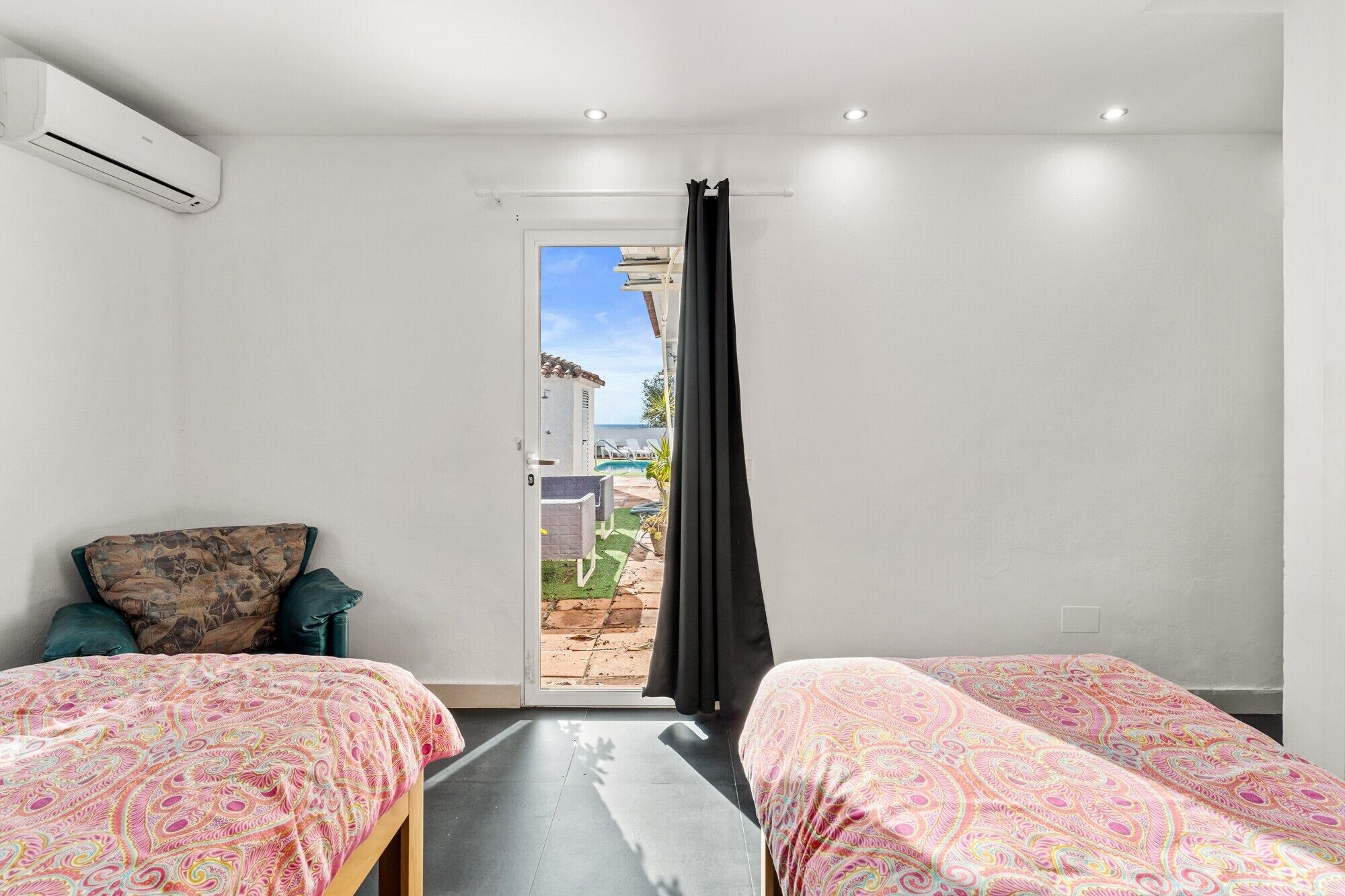 3 chambres, fer et planche à repasser, Wi-Fi gratuit, draps fournis