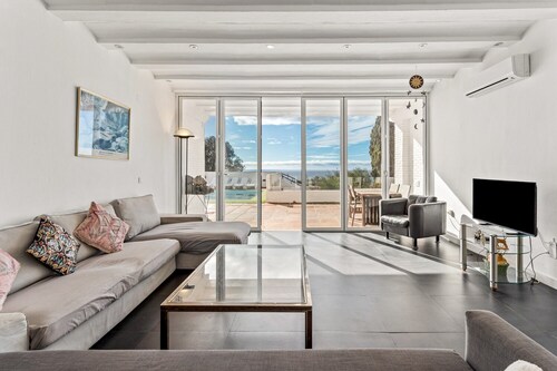 Villa "Casa Green" with Seaview, Pool, Wi-Fi, A/C, Terrce & Garden