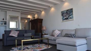 Fernseher, Kamin, Stereoanlage