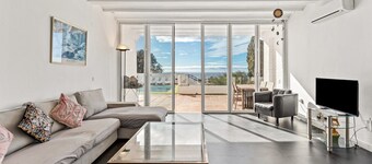 Villa "Casa Green" with Seaview, Pool, Wi-Fi, A/C, Terrce & Garden