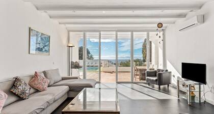 Villa "Casa Green" with Seaview, Pool, Wi-Fi, A/C, Terrce & Garden