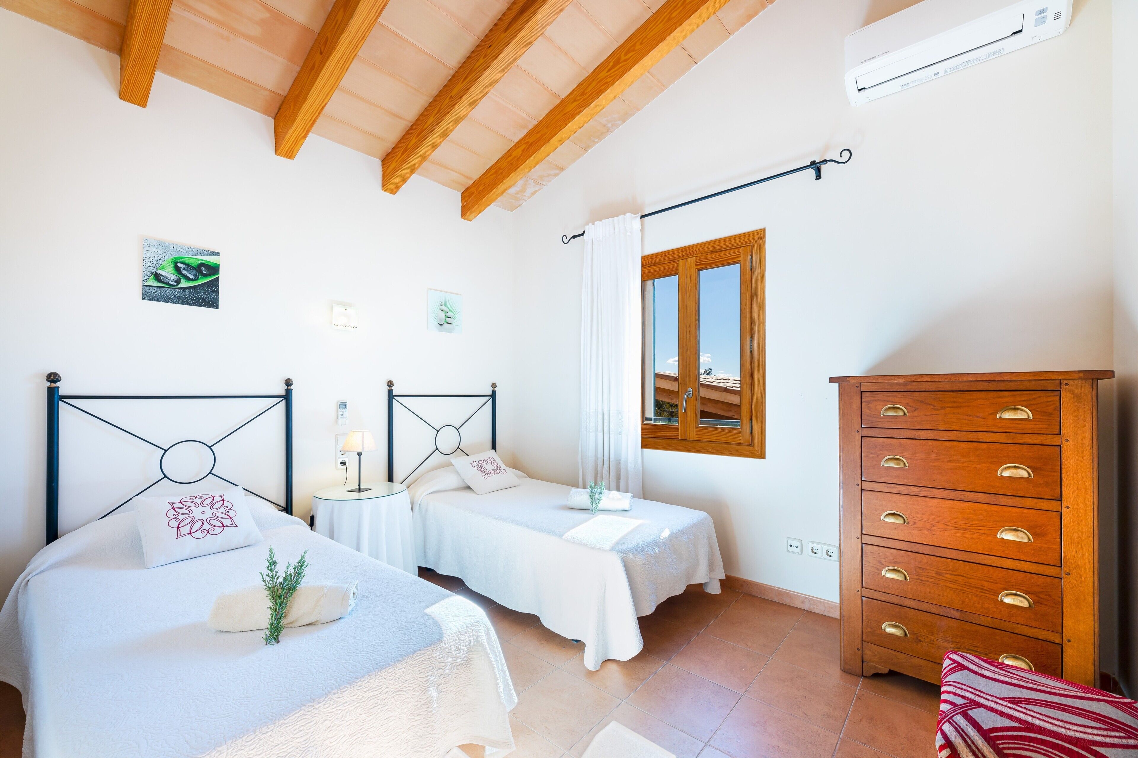 3 bedrooms, iron/ironing board, free WiFi, bed sheets