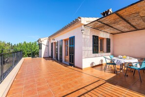 Outdoor dining - Villa Son Allarga with Pool, Wi-Fi & Terrace (Costitx)