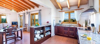 Villa Son Allarga with Pool, Wi-Fi & Terrace