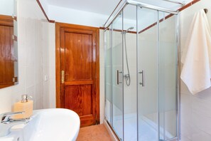 Bathtub, hair dryer, towels