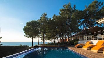 An infinity pool, sun loungers