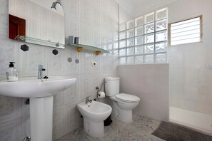Shower, towels