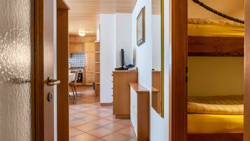 3 bedrooms, free WiFi, bed sheets