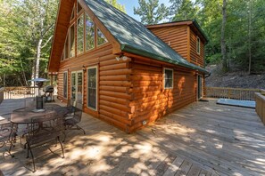 Outdoor dining - Hideaway Cabin in Cedar Mountain | 2 Bed, 2 Bath (Cedar Mountain)