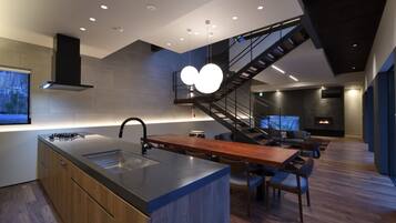Luxury Villa, Non Smoking | In-room dining