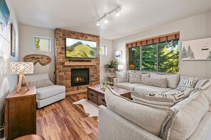 Smart TV, fireplace, Hulu, smart speakers