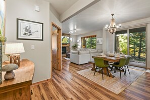 Smart TV, lareira, Hulu, smart speakers