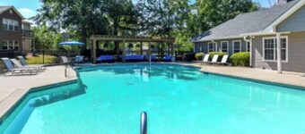Nice condo with parking on site 