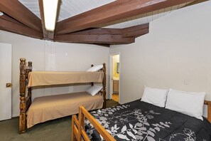 2 bedrooms, WiFi - Jeffrey Cabin by Destination Big Bear : Walk to Snow Summit Resort & National Forest! Gas Grill! (Big Bear Lake)