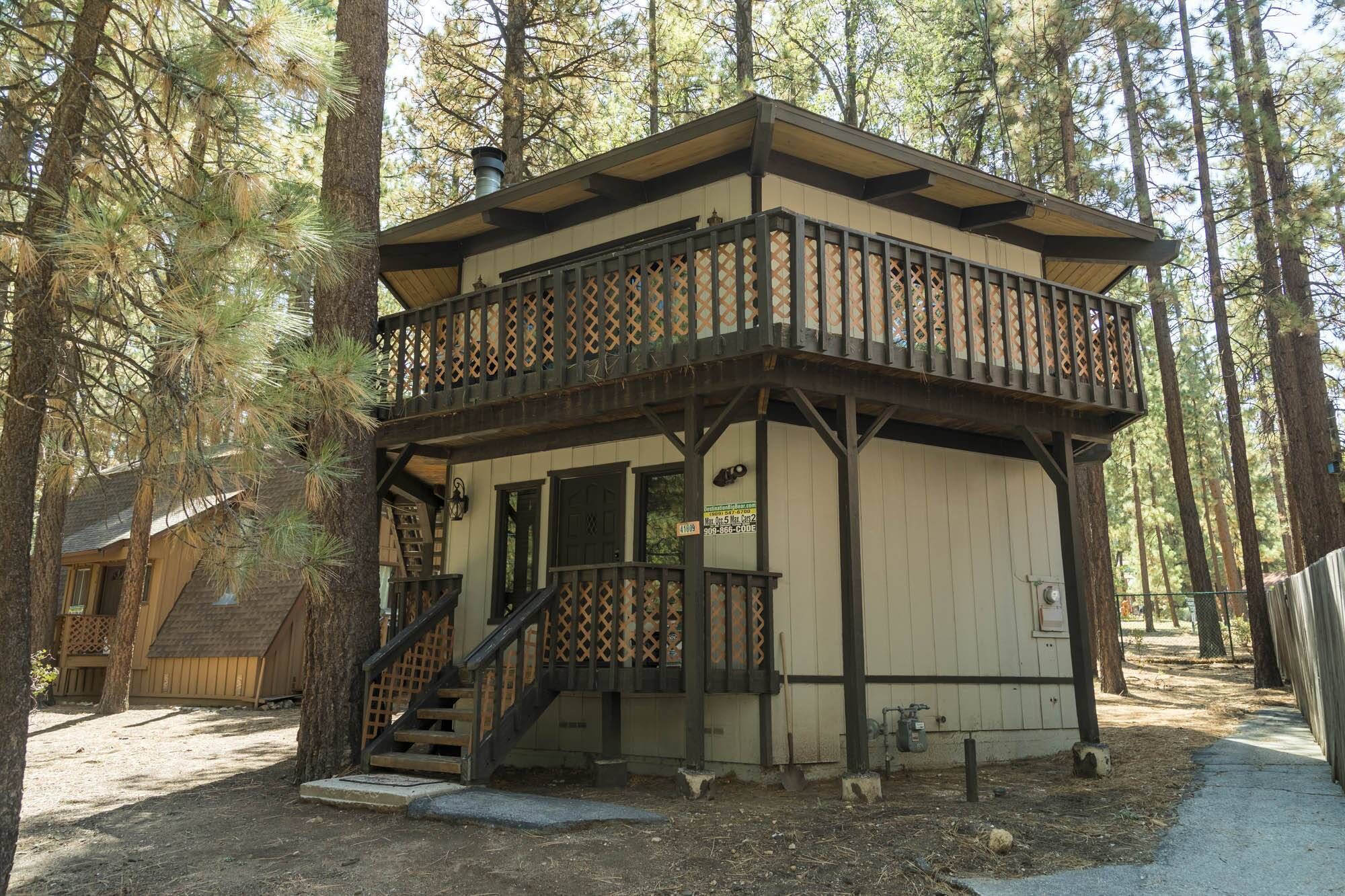 Bonsai Cottage by Destination Big Bear : Minutes from the Slopes, National Forest Trails! Close to the Lake & Village!