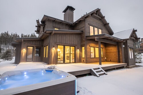 Ski-In/Ski-Out Cabin with Private Hot Tub and Mountain Views