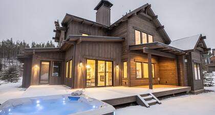 Ski-In/Ski-Out Cabin with Private Hot Tub and Mountain Views