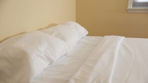 Apartment (2 Bedrooms) | 2 bedrooms, iron/ironing board, WiFi, bed sheets - Close to Campus Student Housing - Amenities (St. Louis)
