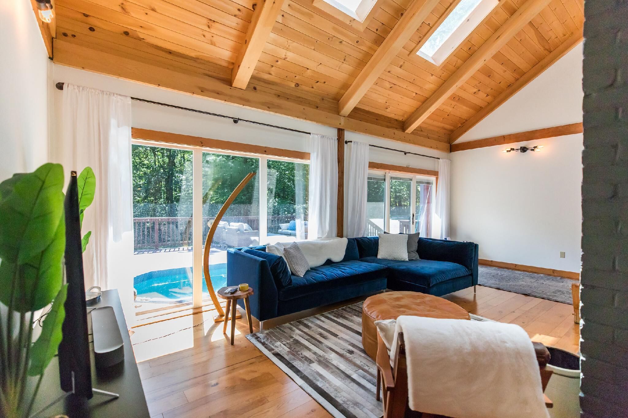 Shokan Lodge: Mid-Century Modern Getaway